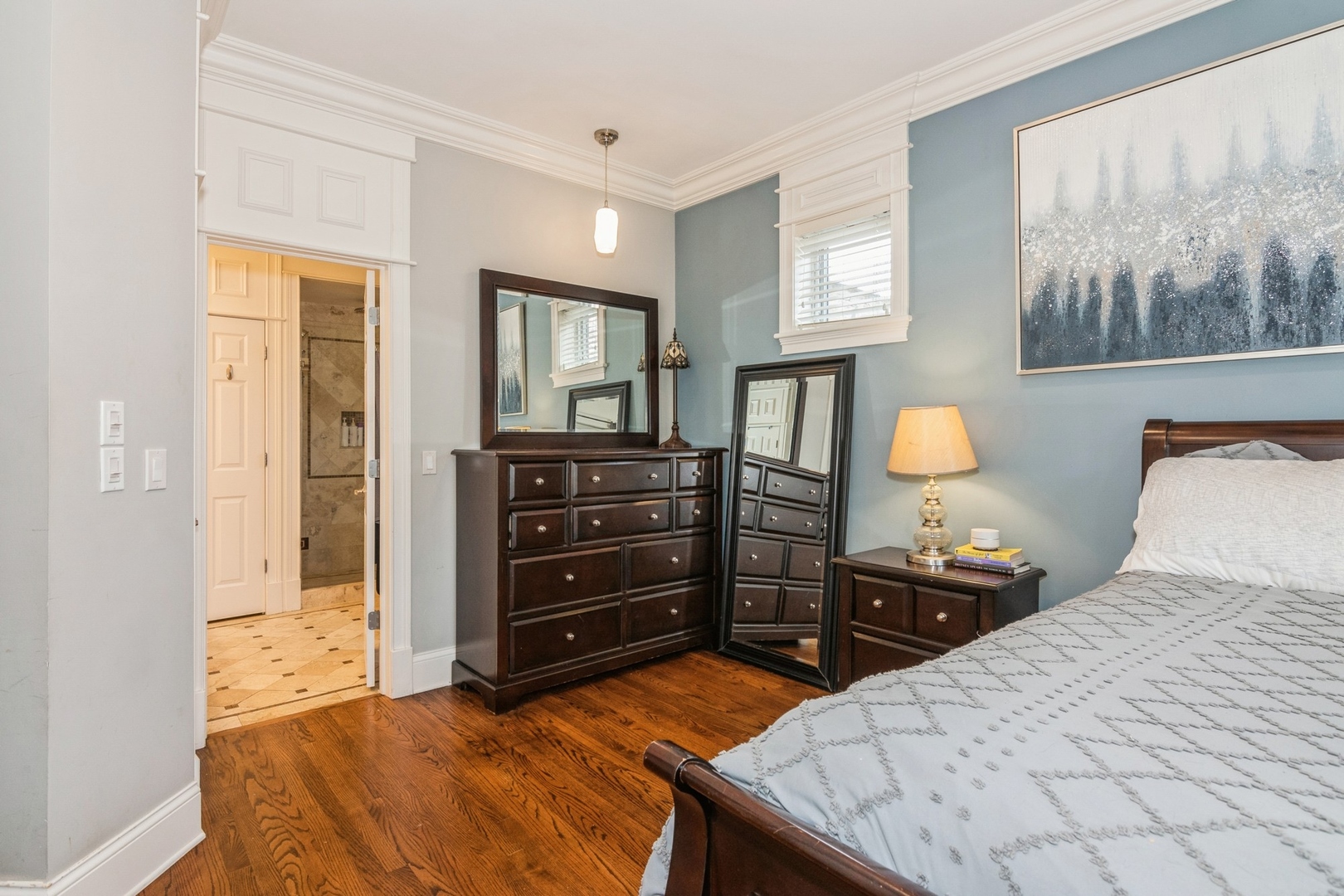 3057 N CLYBOURN Avenue Unit: 2N