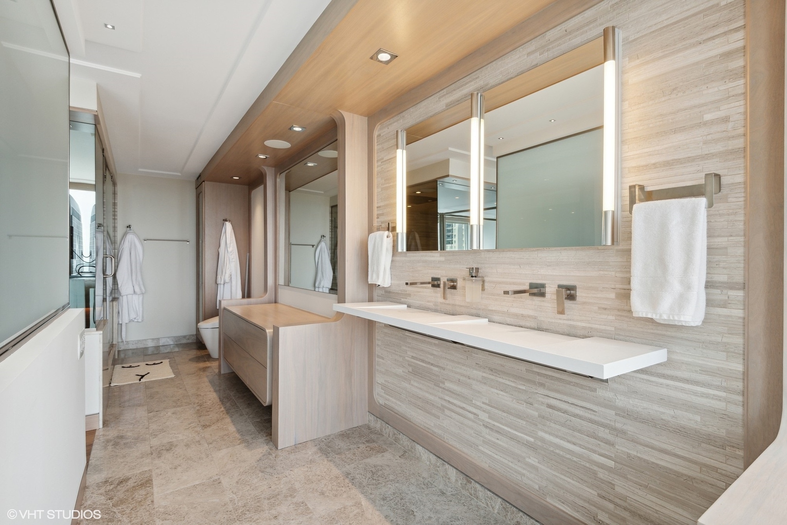 111 E Chestnut Street Unit: 56AB