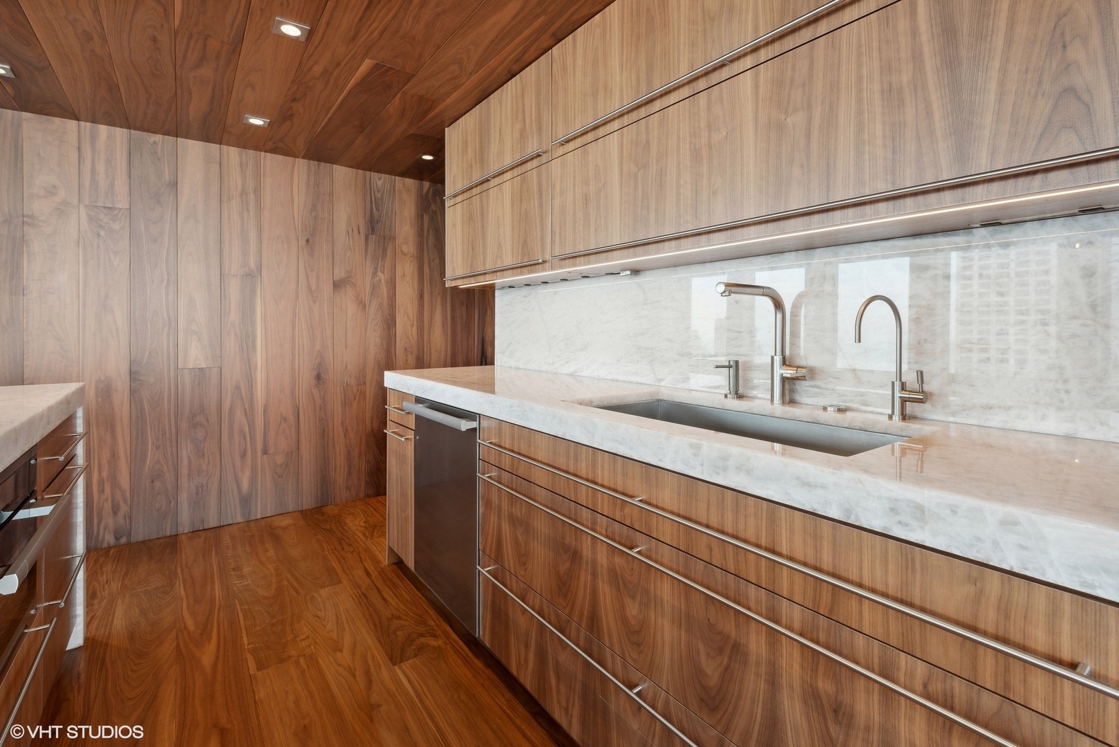 111 E Chestnut Street Unit: 56AB