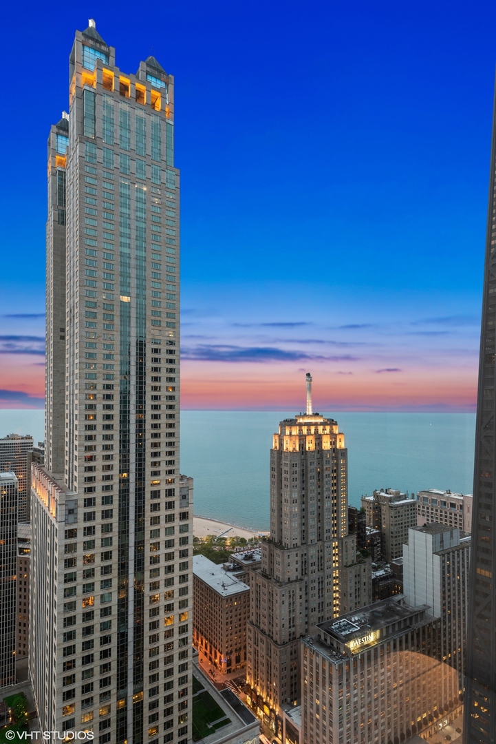 111 E Chestnut Street Unit: 56AB