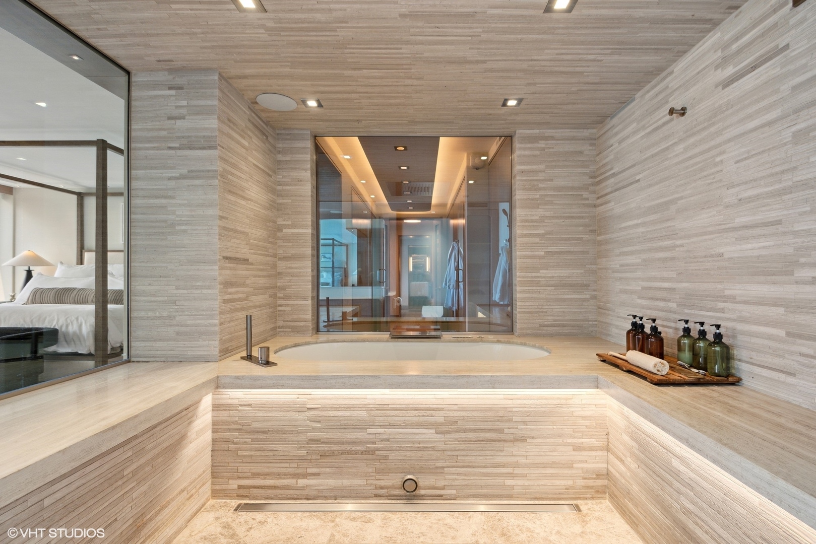 111 E Chestnut Street Unit: 56AB