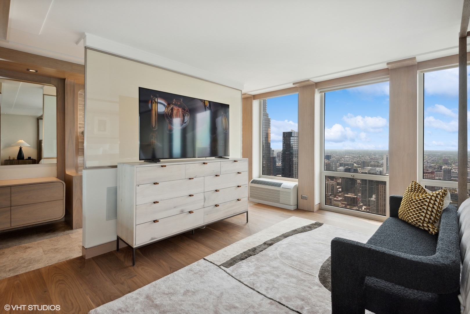 111 E Chestnut Street Unit: 56AB