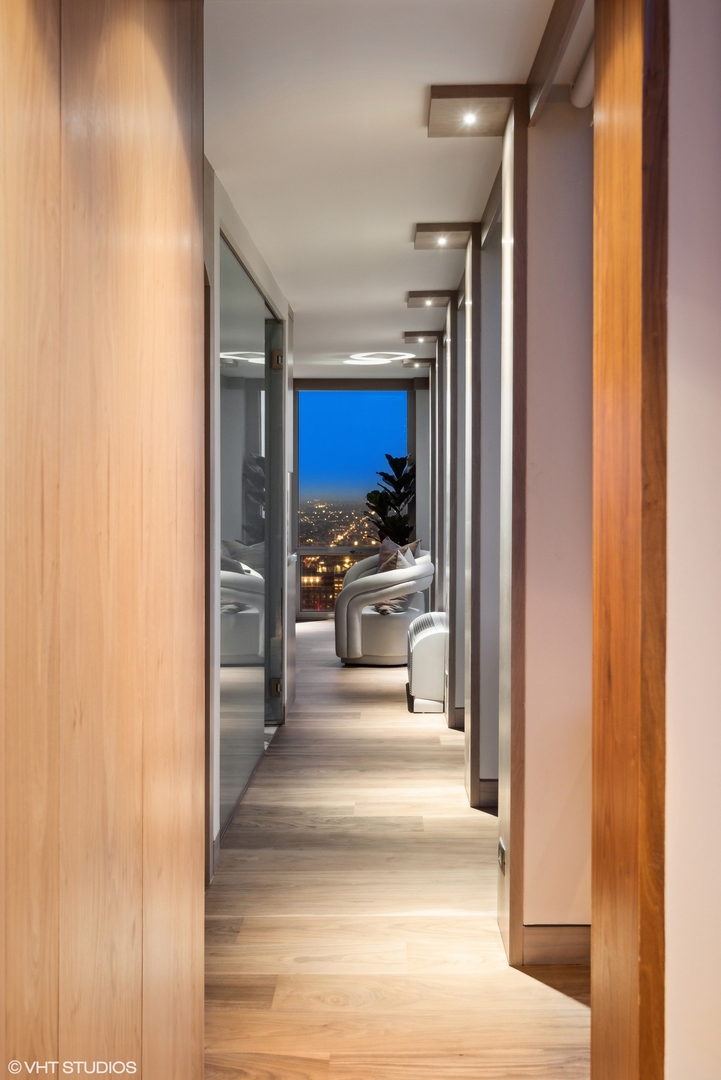 111 E Chestnut Street Unit: 56AB