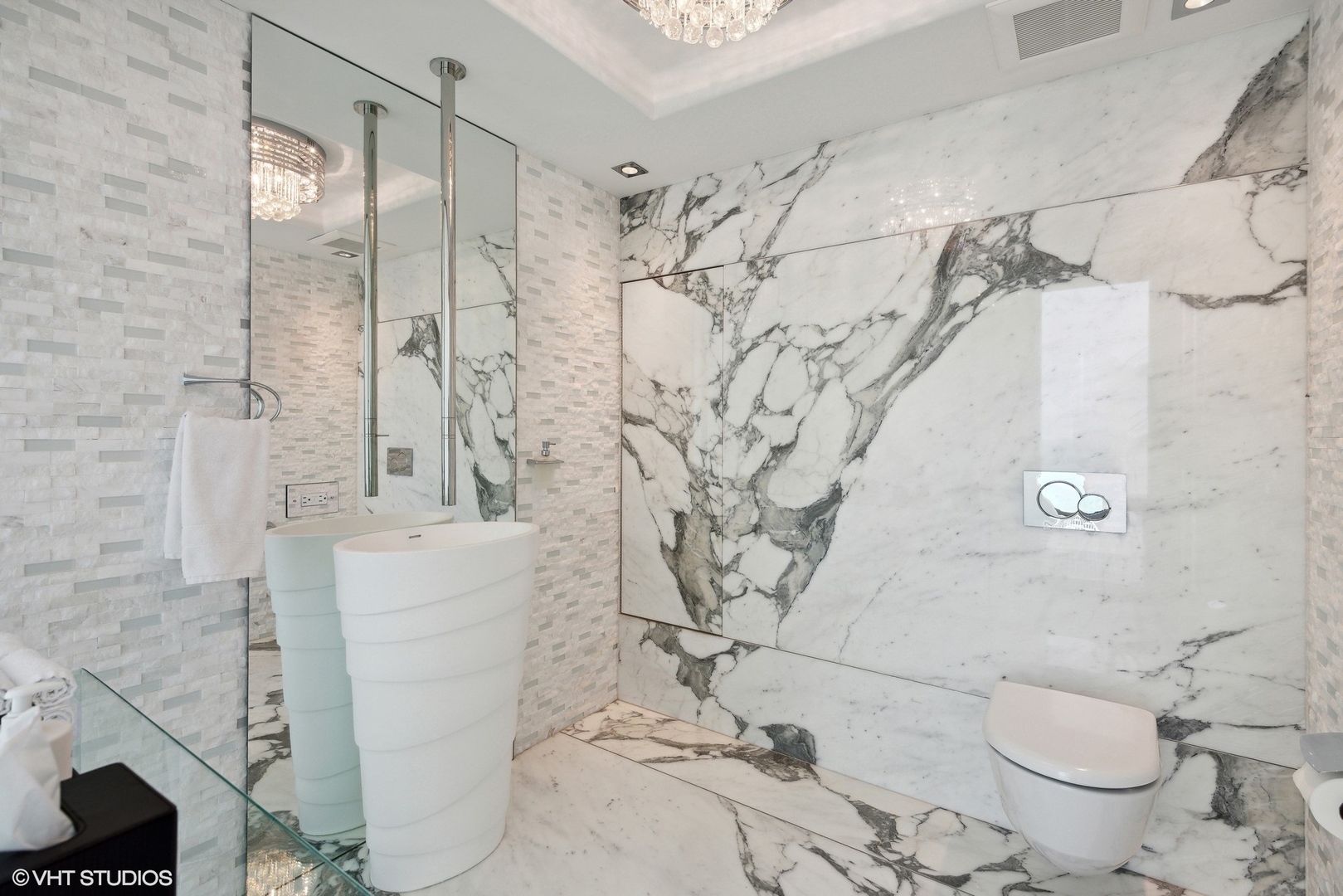 111 E Chestnut Street Unit: 56AB