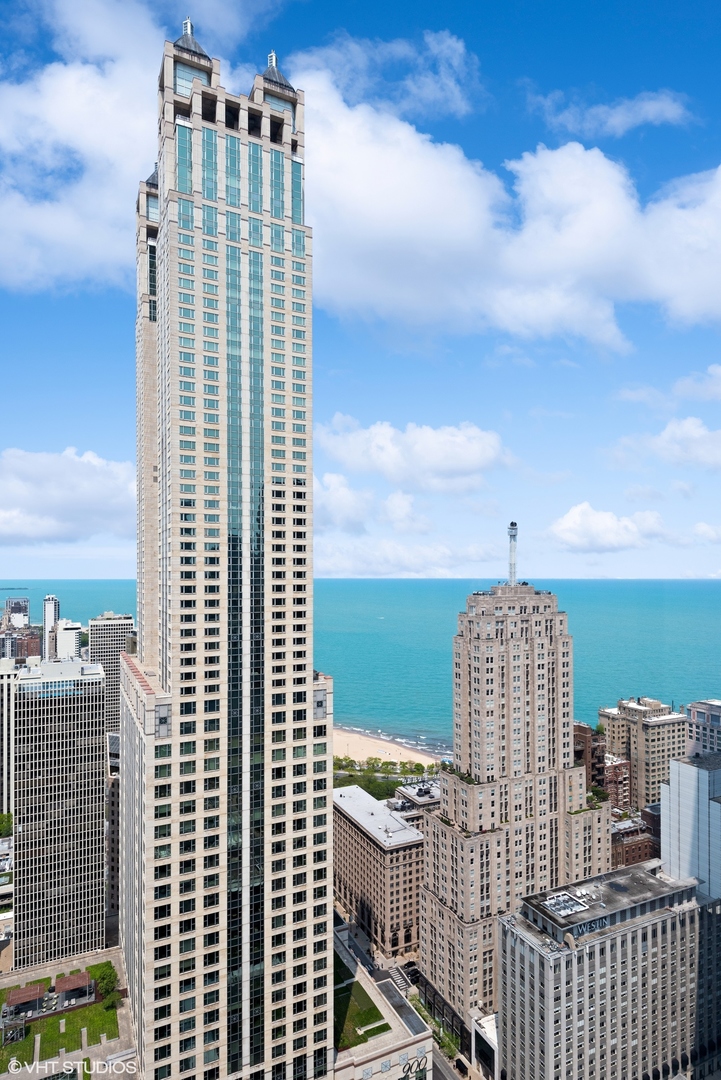 111 E Chestnut Street Unit: 56AB