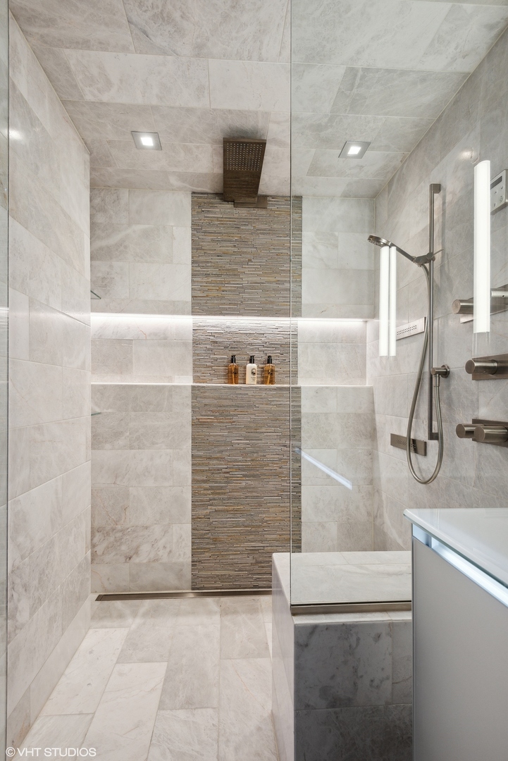 111 E Chestnut Street Unit: 56AB