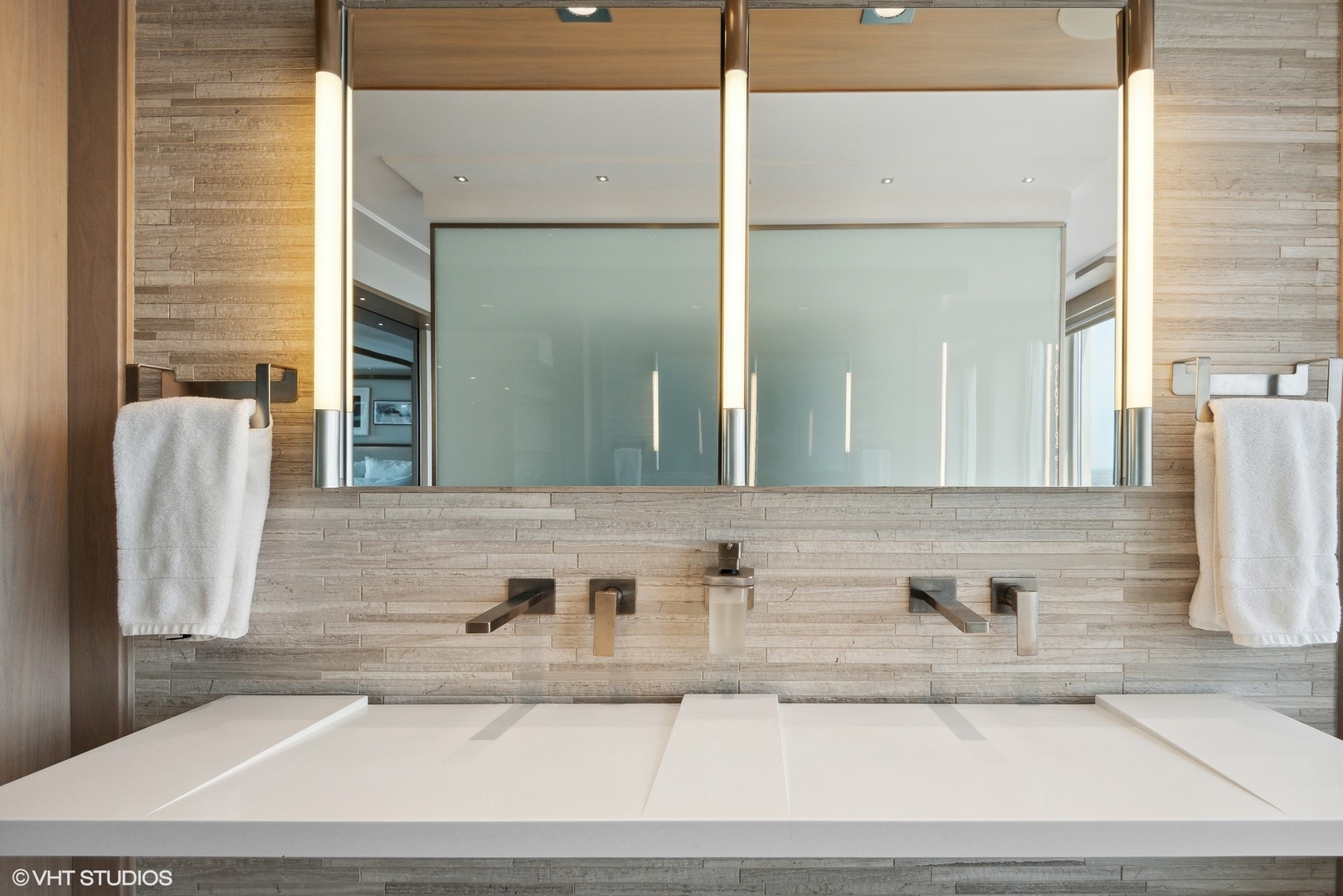 111 E Chestnut Street Unit: 56AB