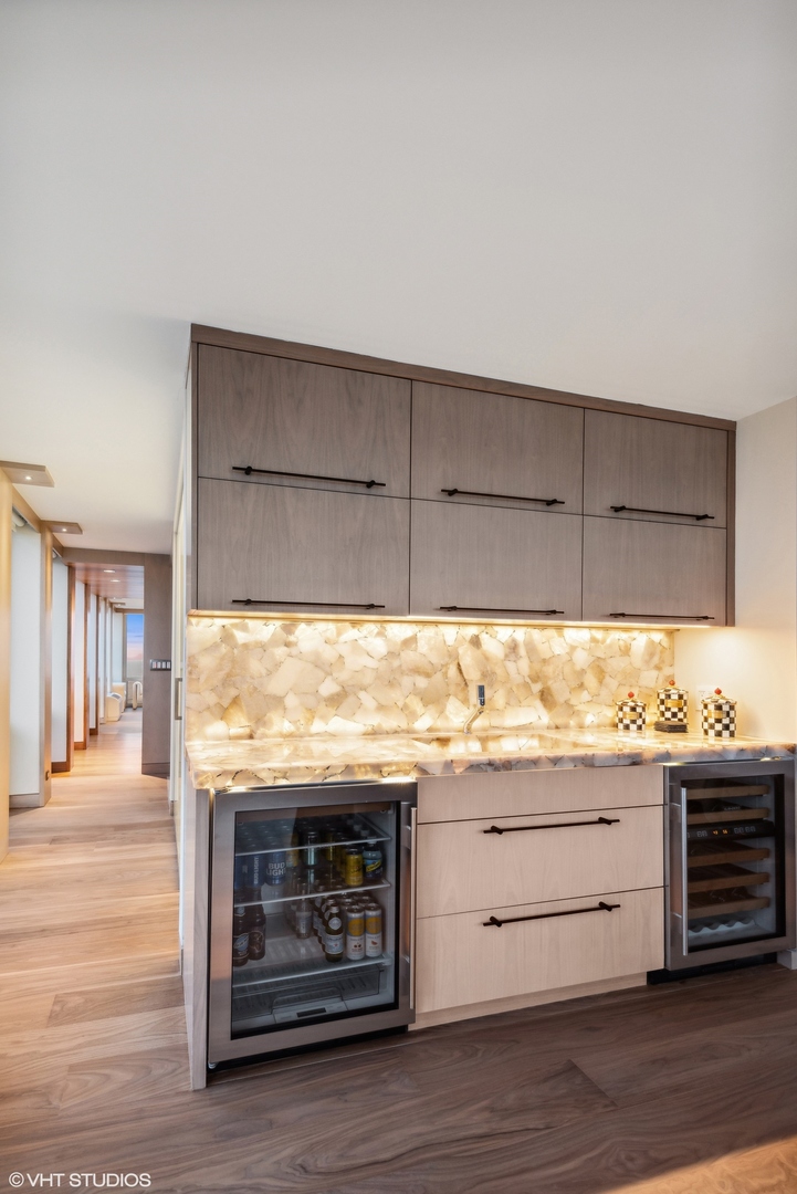 111 E Chestnut Street Unit: 56AB