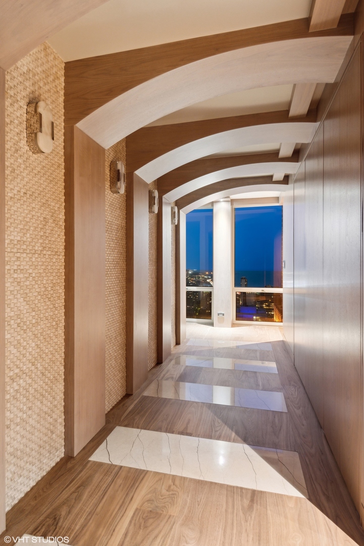 111 E Chestnut Street Unit: 56AB