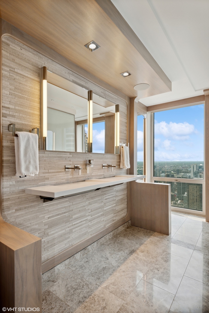 111 E Chestnut Street Unit: 56AB