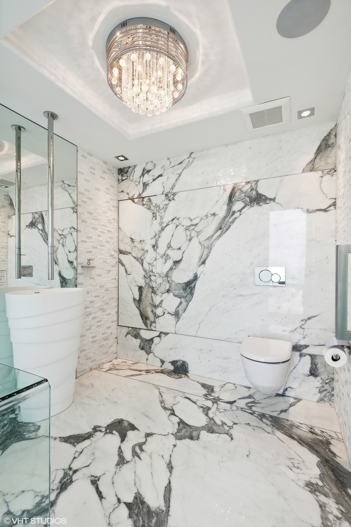 111 E Chestnut Street Unit: 56AB