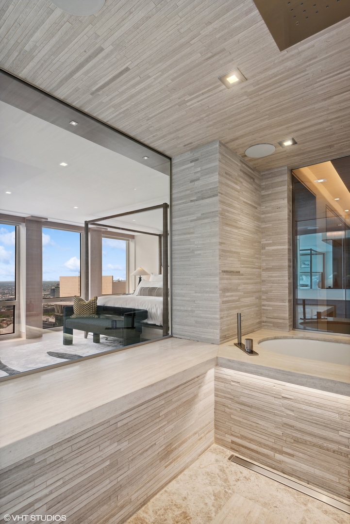 111 E Chestnut Street Unit: 56AB