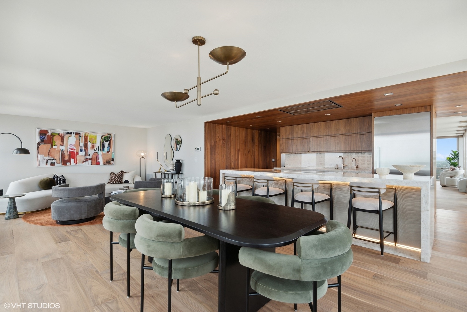 111 E Chestnut Street Unit: 56AB