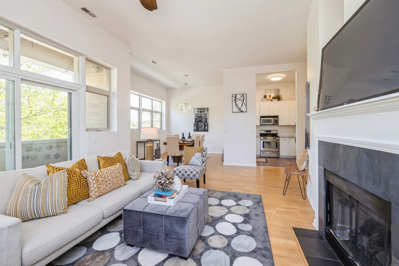 5318 N Ravenswood Avenue Unit: 201