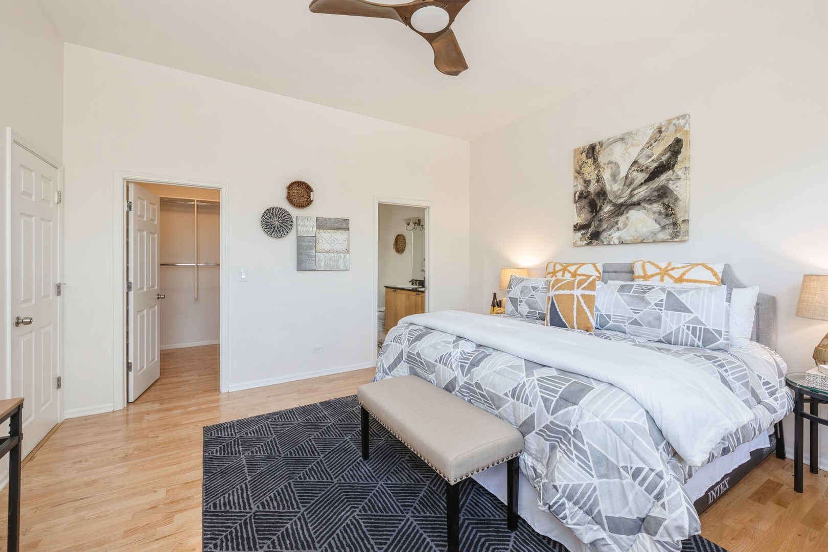 5318 N Ravenswood Avenue Unit: 201