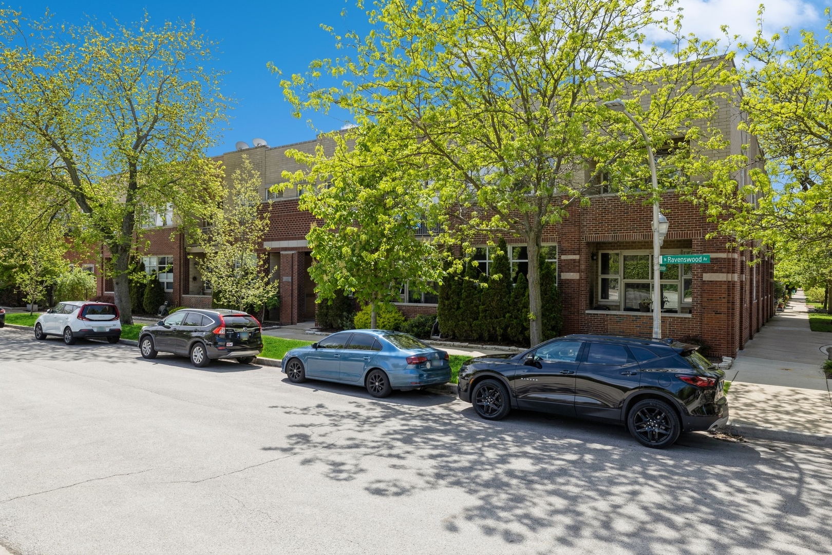 5318 N Ravenswood Avenue Unit: 201