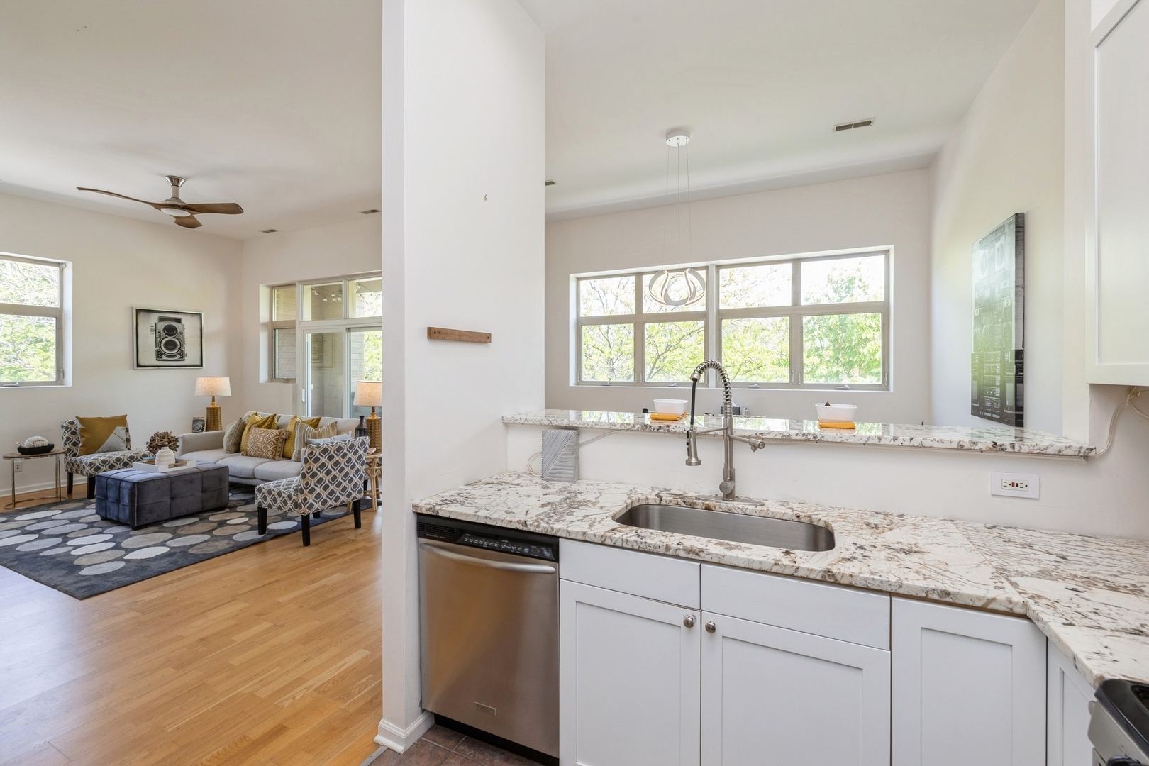 5318 N Ravenswood Avenue Unit: 201