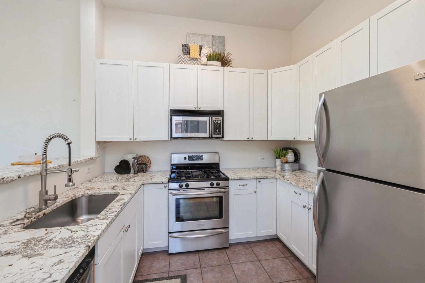5318 N Ravenswood Avenue Unit: 201