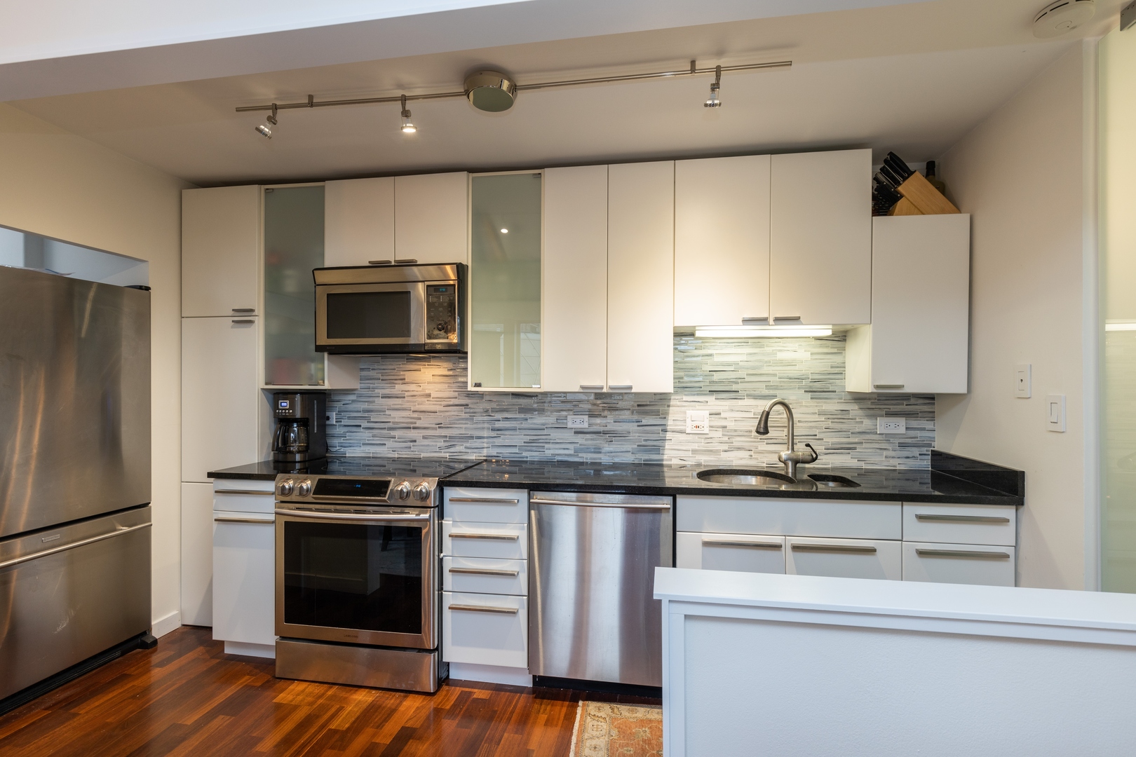 100 E WALTON Street Unit: 31BC