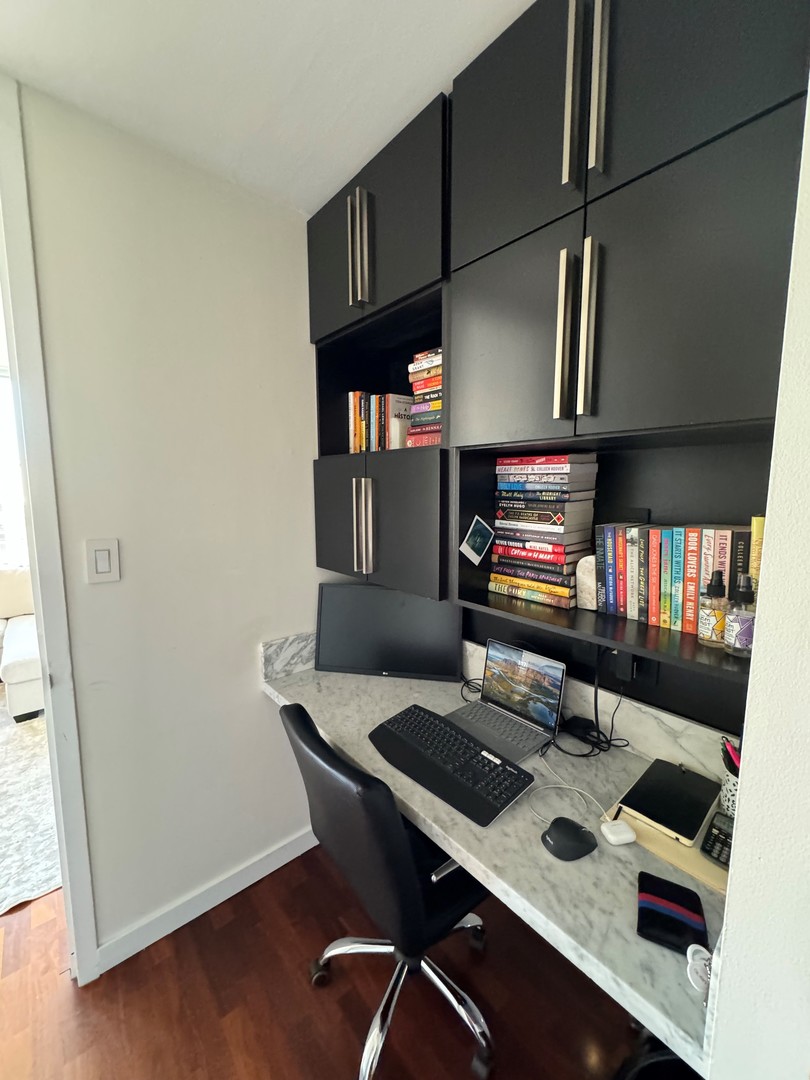 100 E WALTON Street Unit: 31BC