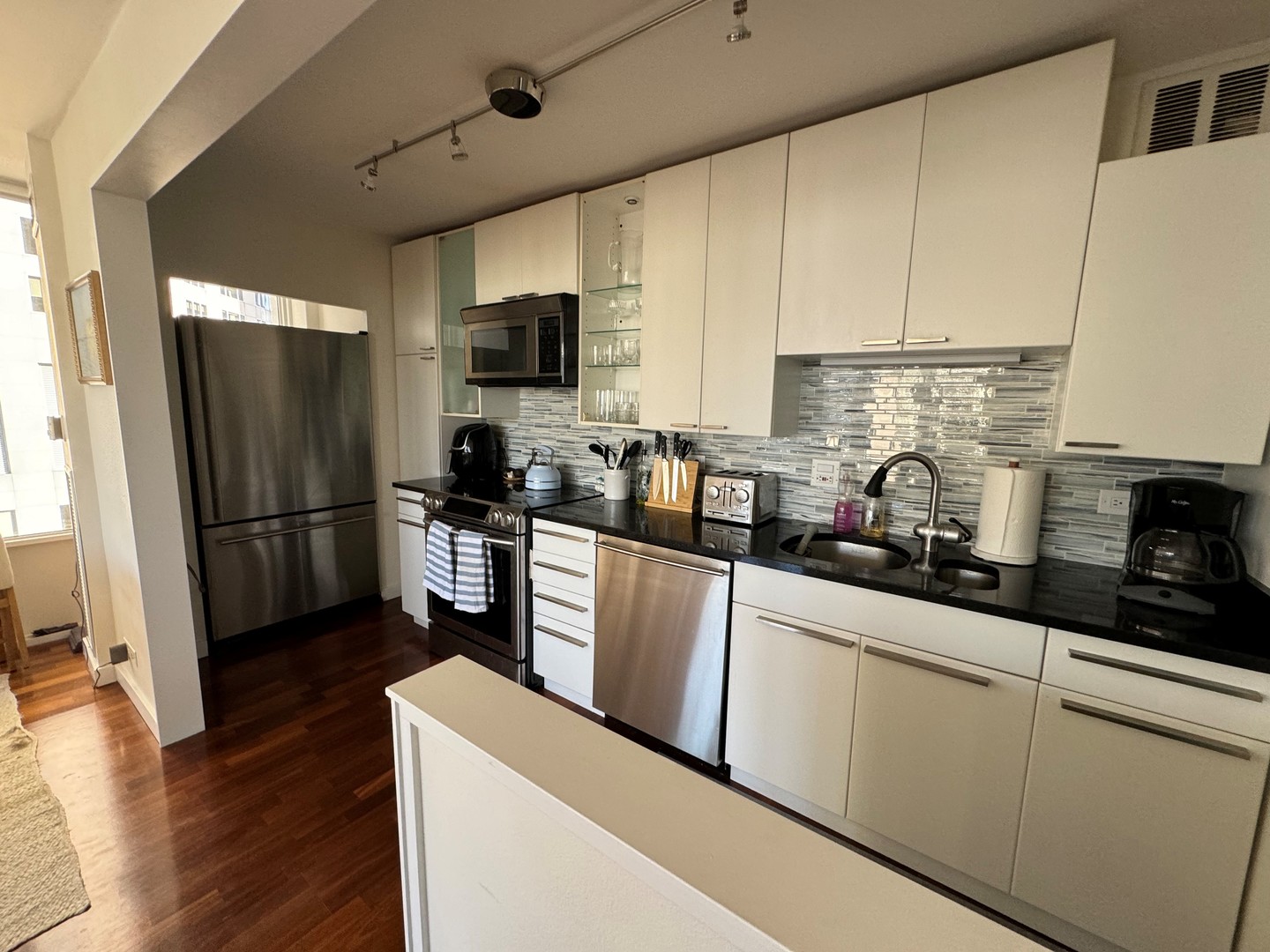 100 E WALTON Street Unit: 31BC