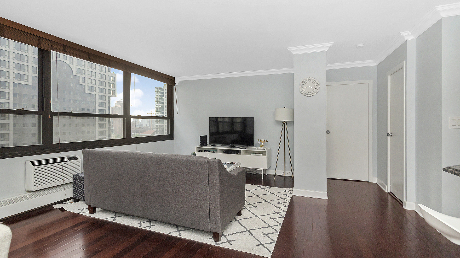 33 E Cedar Street Unit: 17B