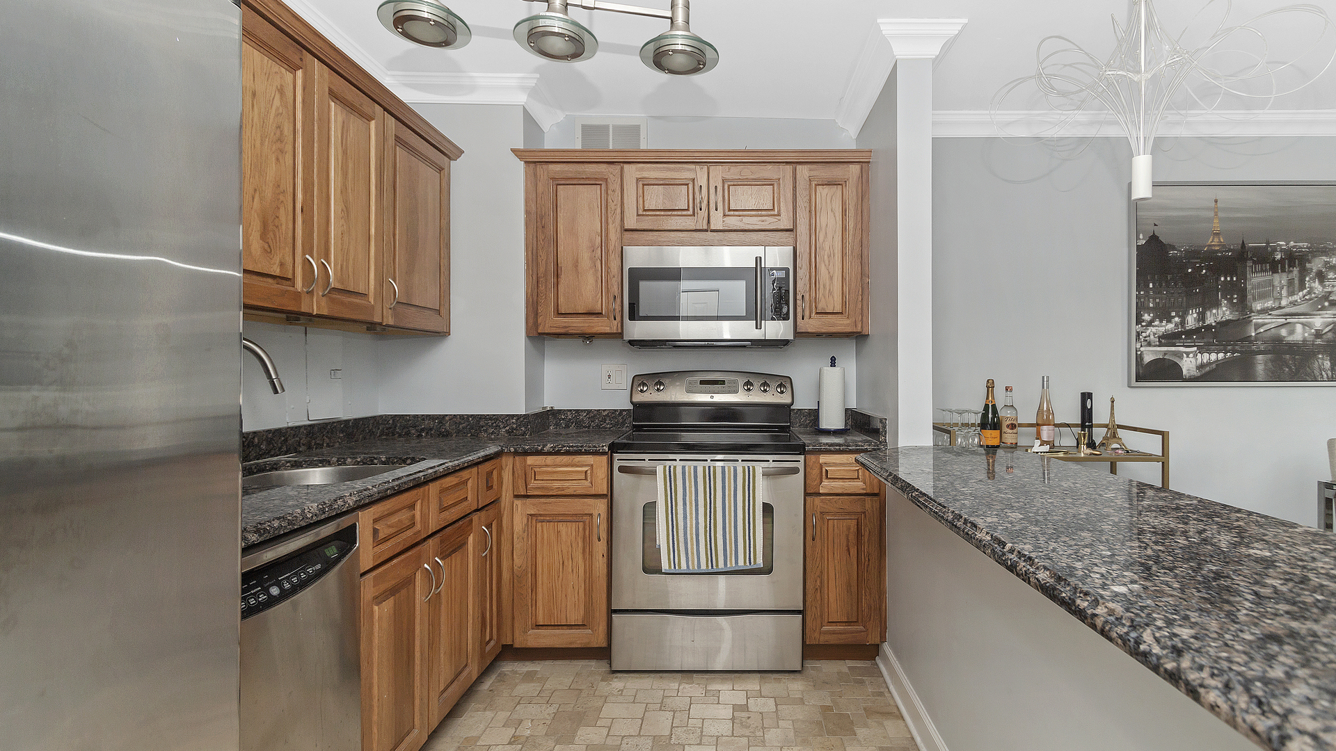 33 E Cedar Street Unit: 17B