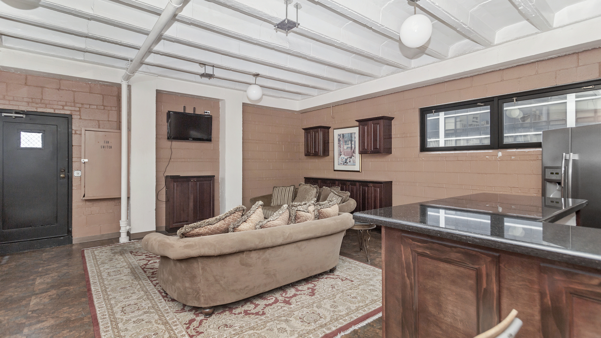 33 E Cedar Street Unit: 17B