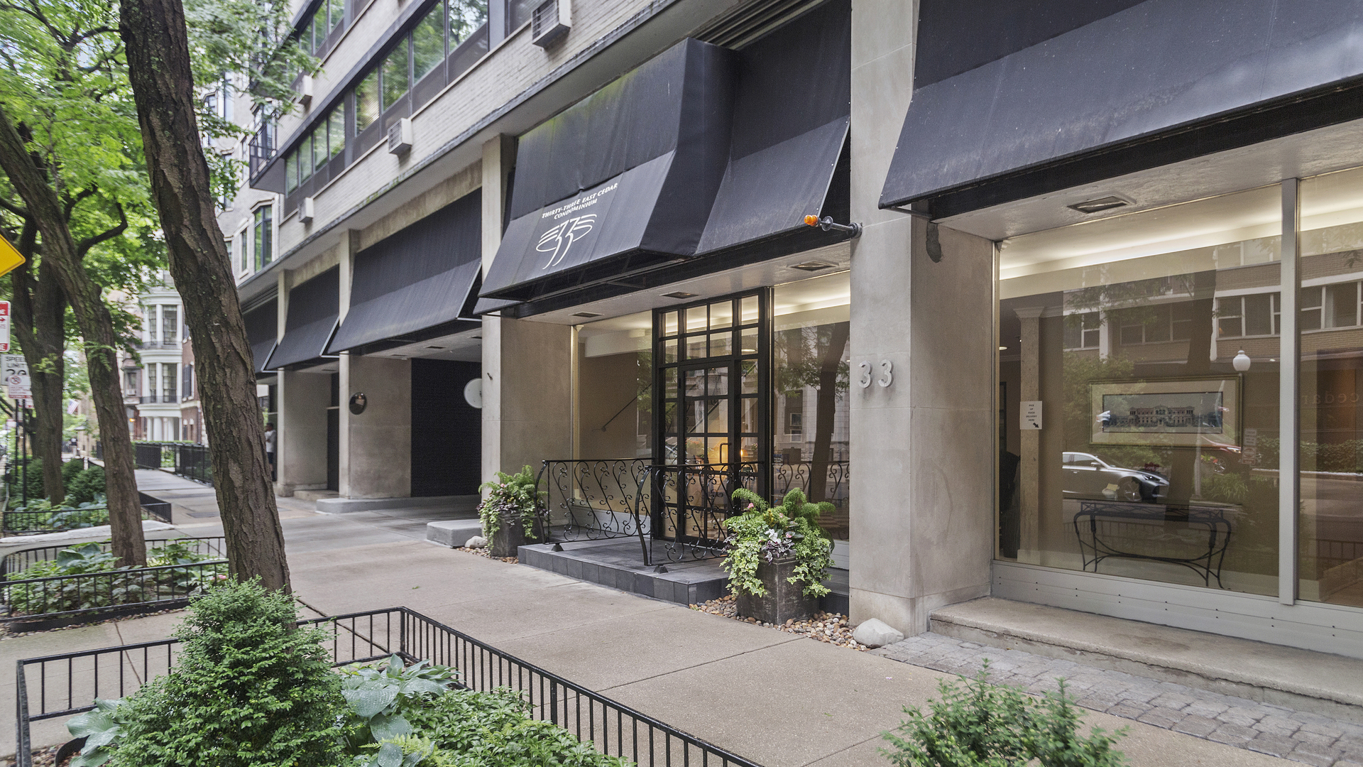 33 E Cedar Street Unit: 17B