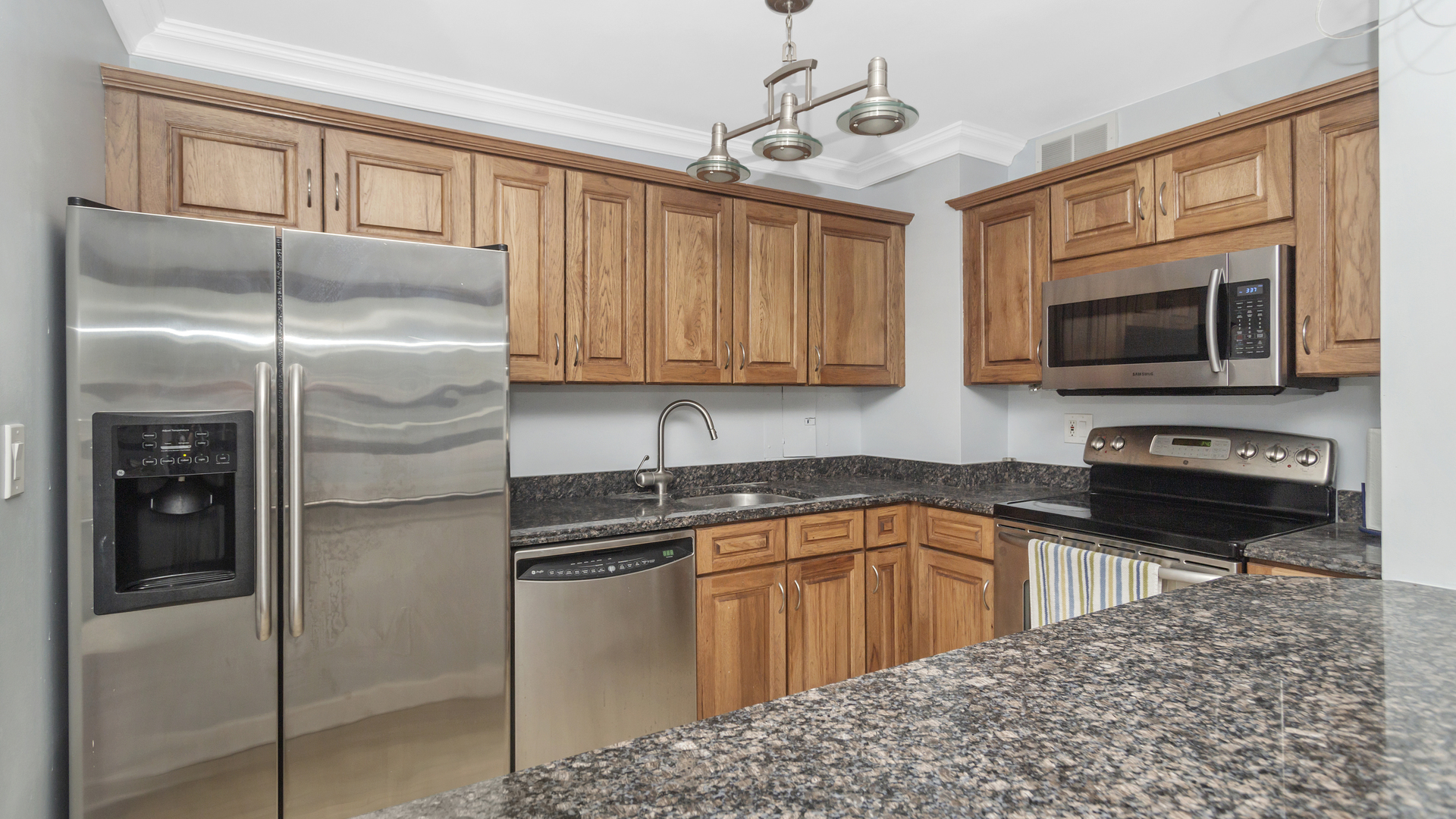 33 E Cedar Street Unit: 17B
