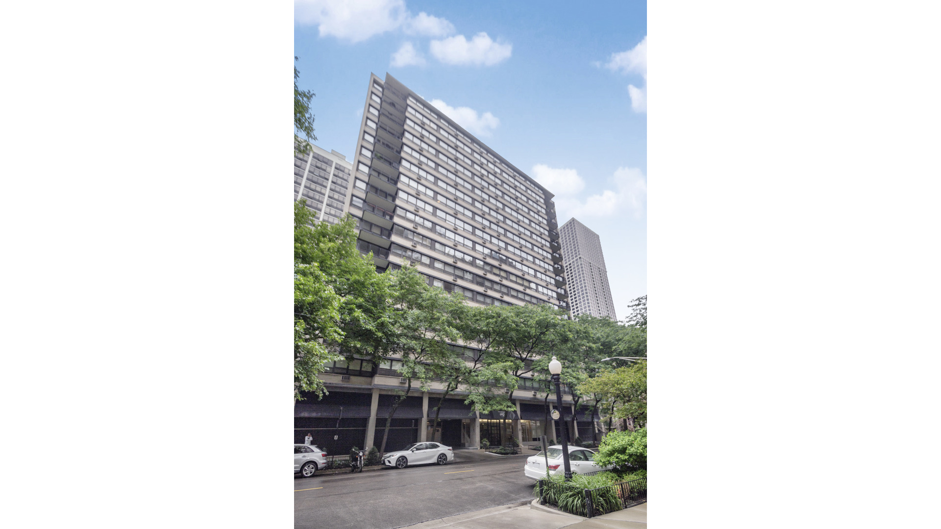 33 E Cedar Street Unit: 17B