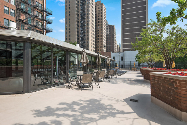 1555 N ASTOR Street Unit: 4SE