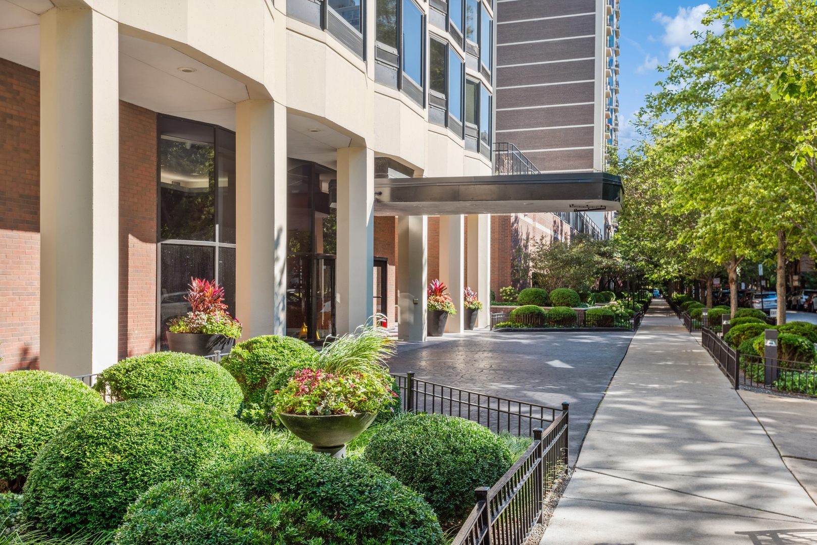 1555 N ASTOR Street Unit: 4SE