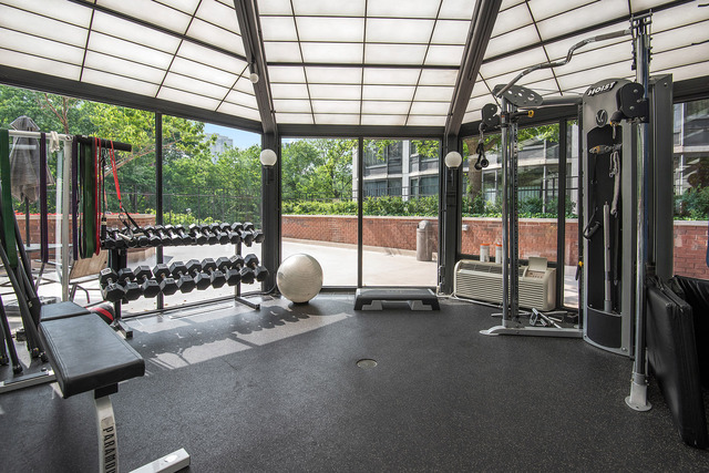 1555 N ASTOR Street Unit: 4SE