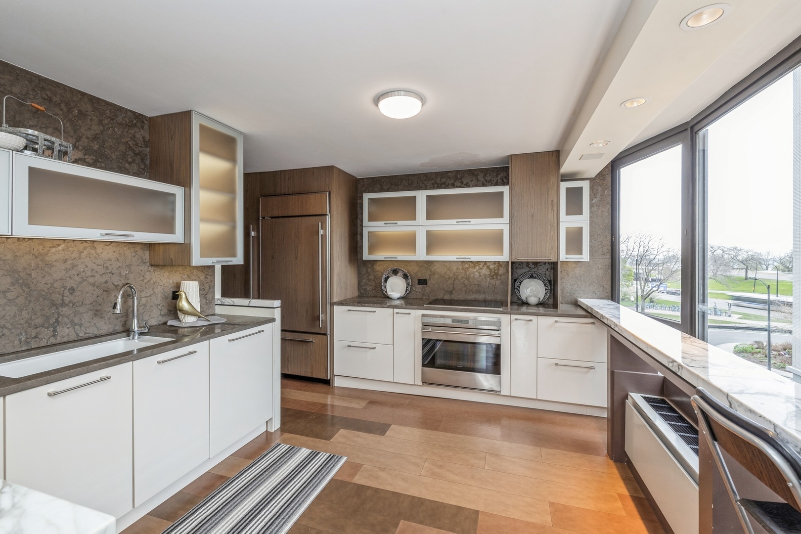 1555 N ASTOR Street Unit: 4SE