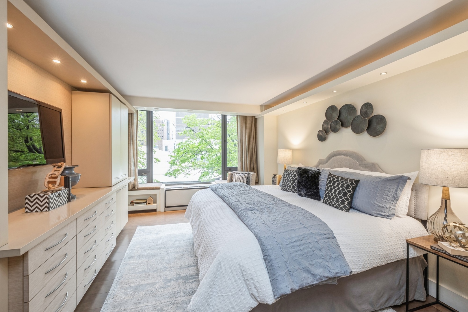 1555 N ASTOR Street Unit: 4SE