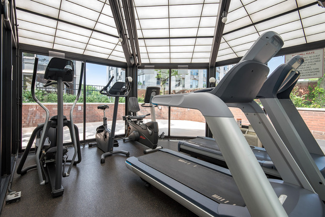 1555 N ASTOR Street Unit: 4SE