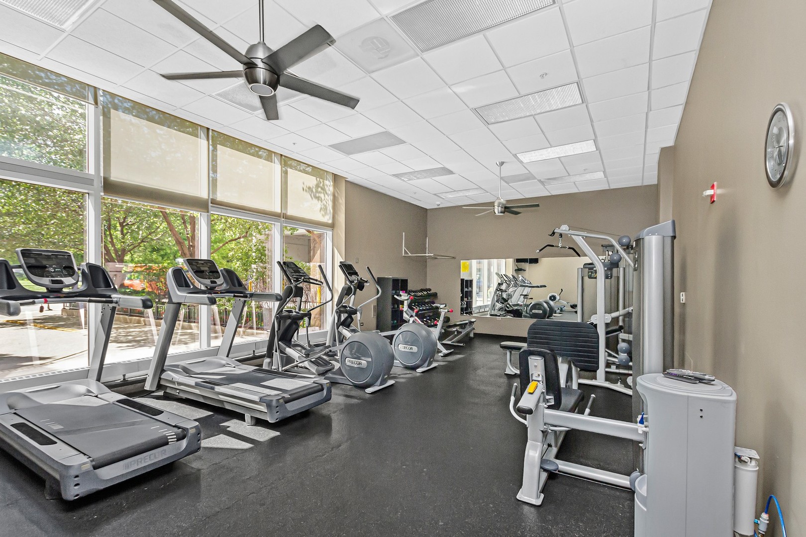 645 N Kingsbury Street Unit: 2401