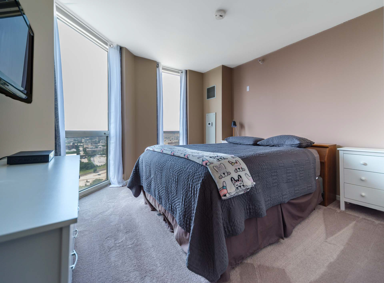 645 N Kingsbury Street Unit: 2401