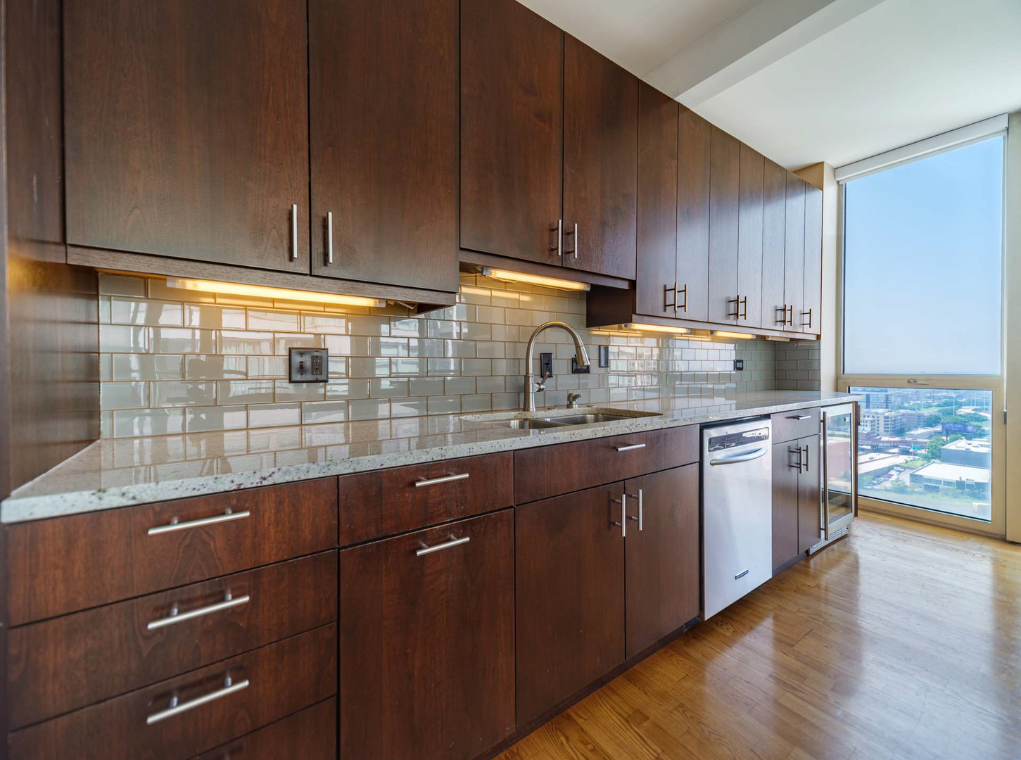 645 N Kingsbury Street Unit: 2401