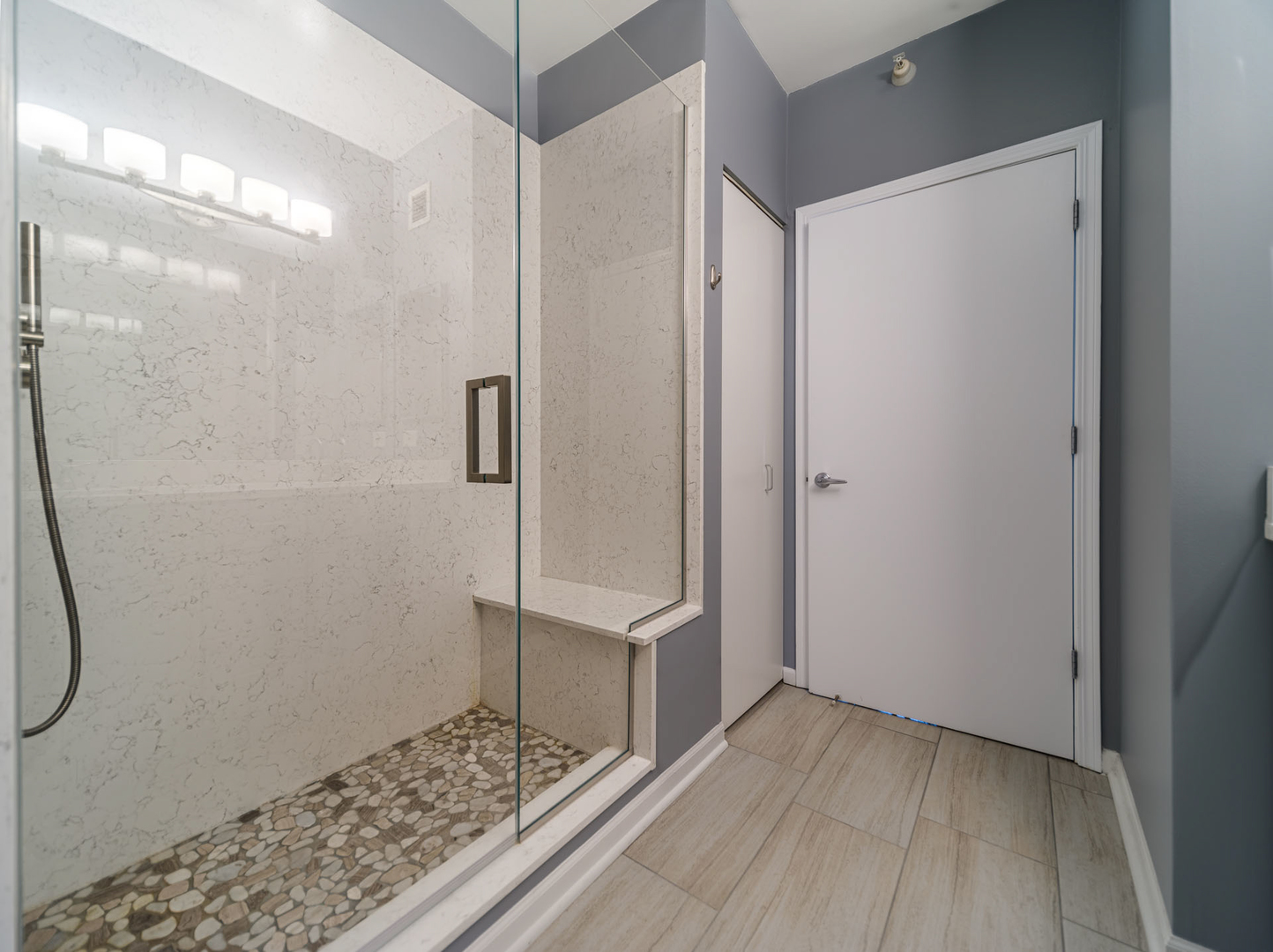 645 N Kingsbury Street Unit: 2401