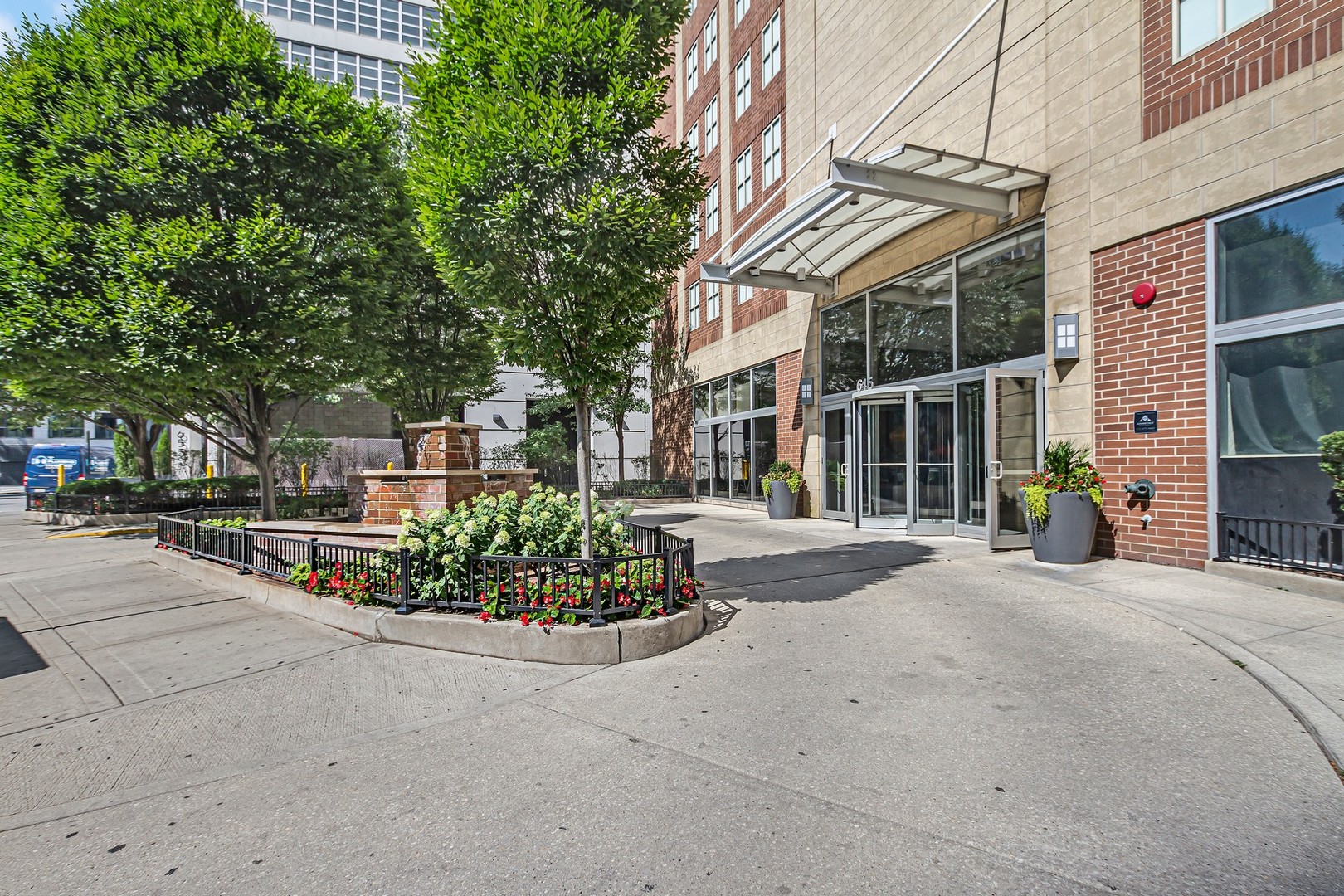 645 N Kingsbury Street Unit: 2401