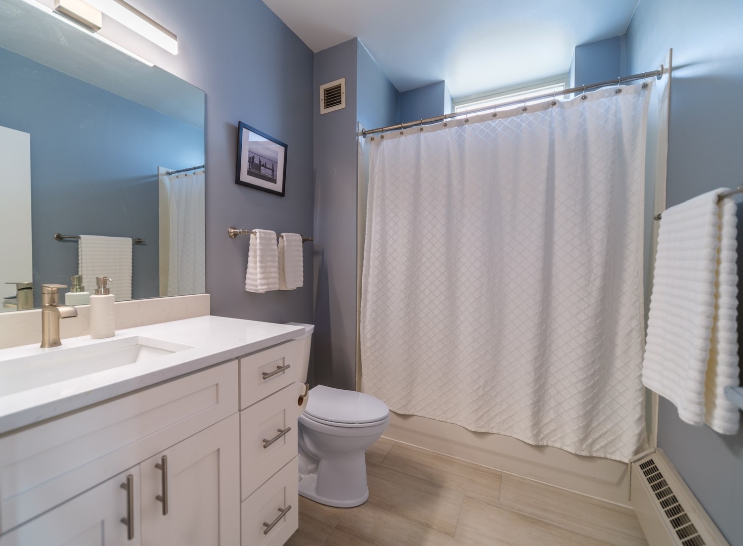 645 N Kingsbury Street Unit: 2401