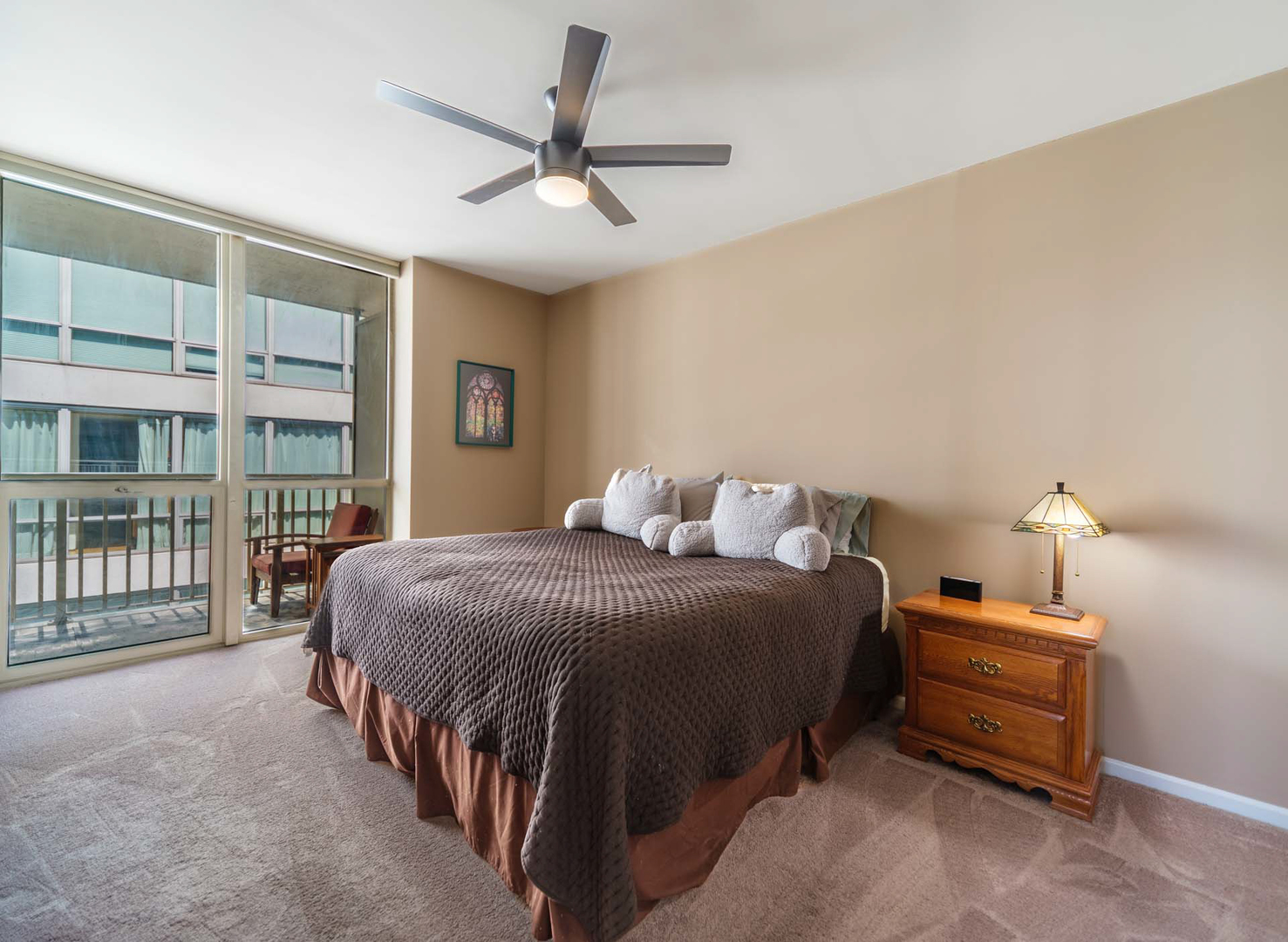 645 N Kingsbury Street Unit: 2401