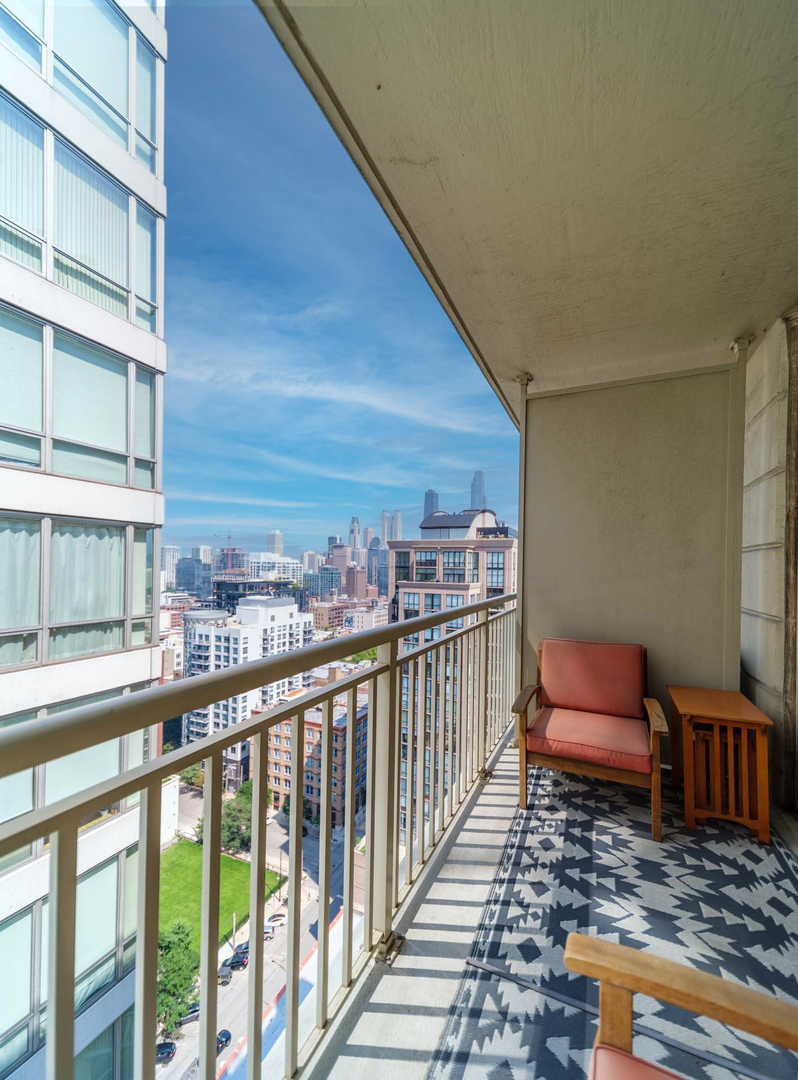 645 N Kingsbury Street Unit: 2401