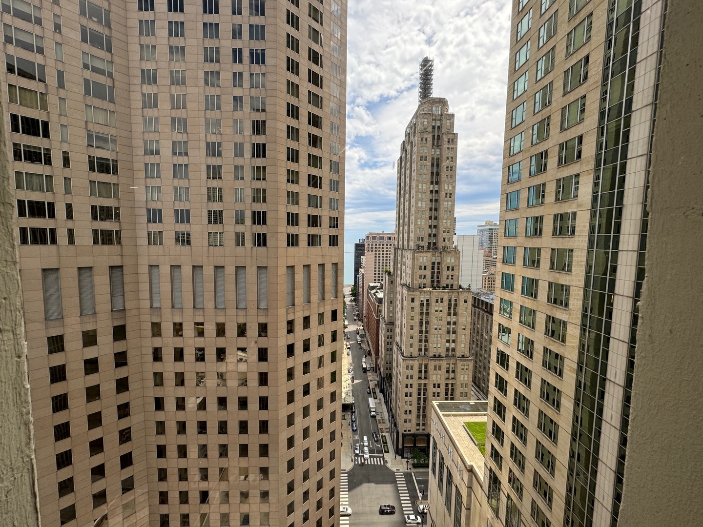 100 E WALTON Street Unit: 33D