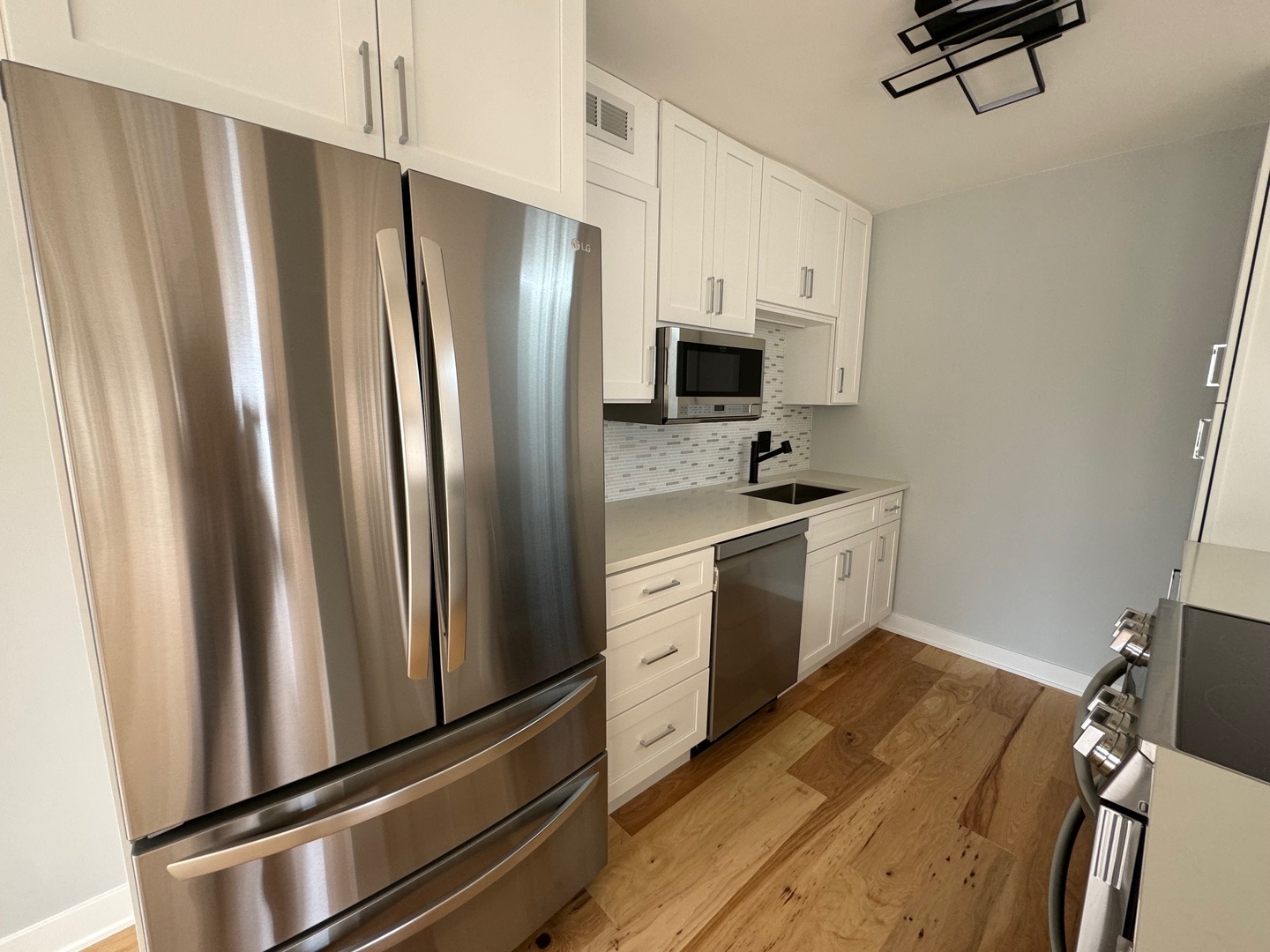 100 E WALTON Street Unit: 33D