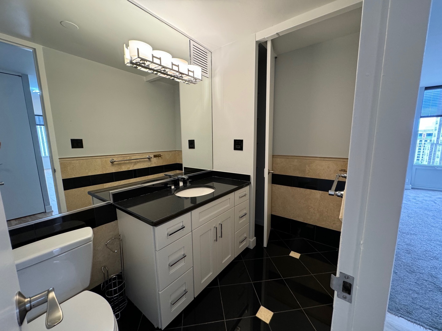 100 E WALTON Street Unit: 33D