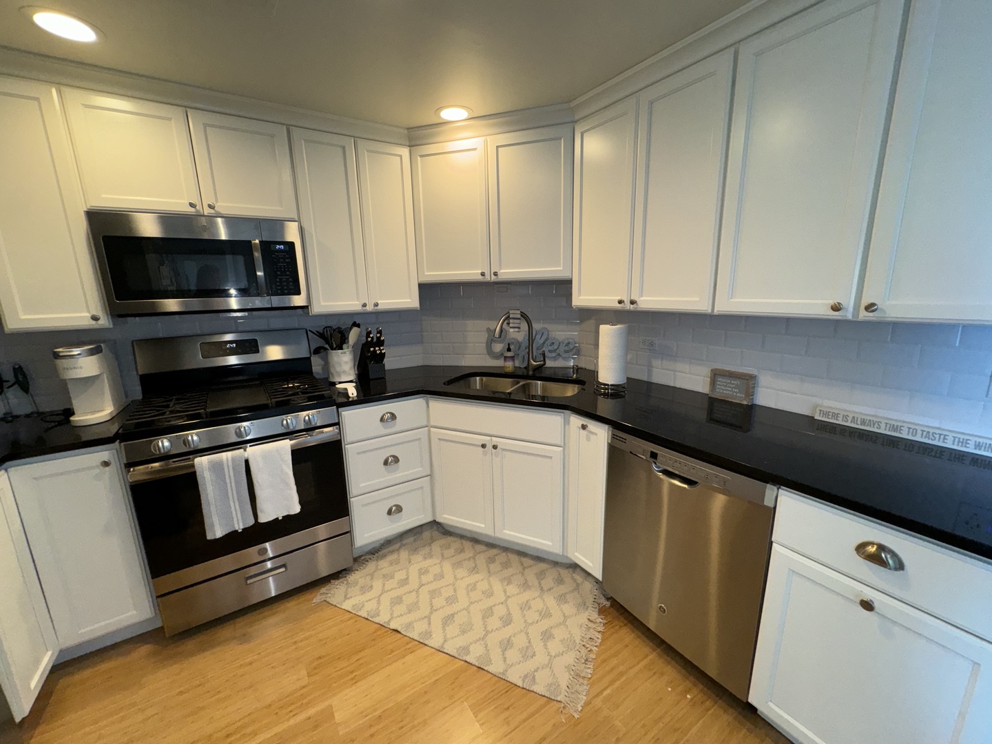 3200 N Lake Shore Drive Unit: 2410