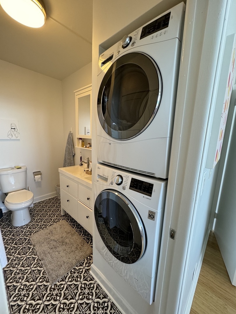 3200 N Lake Shore Drive Unit: 2410